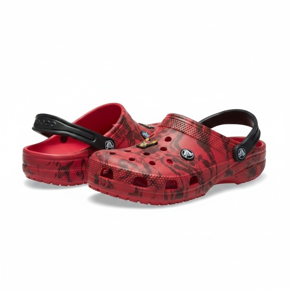 Crocs PIRATES OF THE CARIBBEAN Classic Clog‎ Unisex M10 W12 in Anime Skull